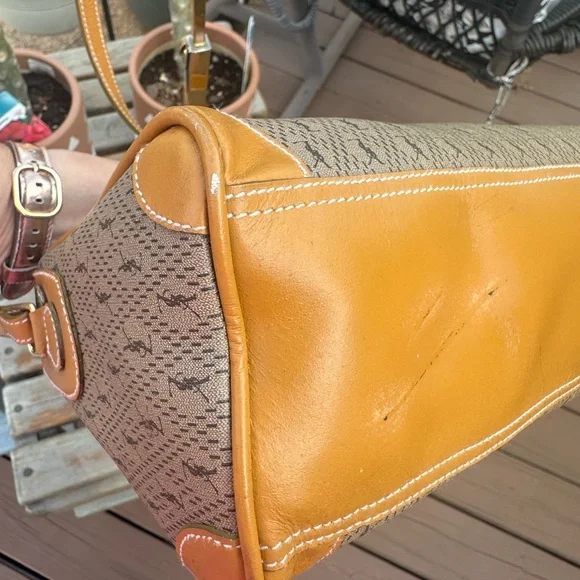 Yves Saint Laurent Vintage Elegant Tan and Brown Designer Cross Body Bag - Picture 7 of 12